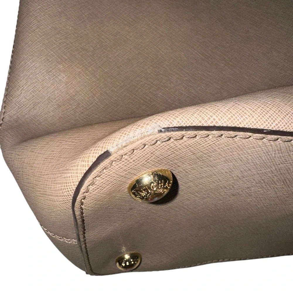 MICHAEL KORS Grey Saffiano Leather Large Jet Set Pocket Tote Shoulder Bag